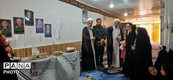 کلاس قرآن ماجراجویانه؛ از غرفه های فروش تا نماز جماعت