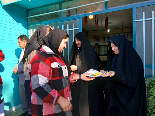  تجلیل از همیاران معلم در دبیرستان فاطمیه