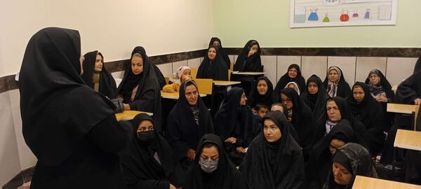 جلسه انجمن اولیا و تحویل کارنامه هشدار دبیرستان مادرمهربان خلیل آباد