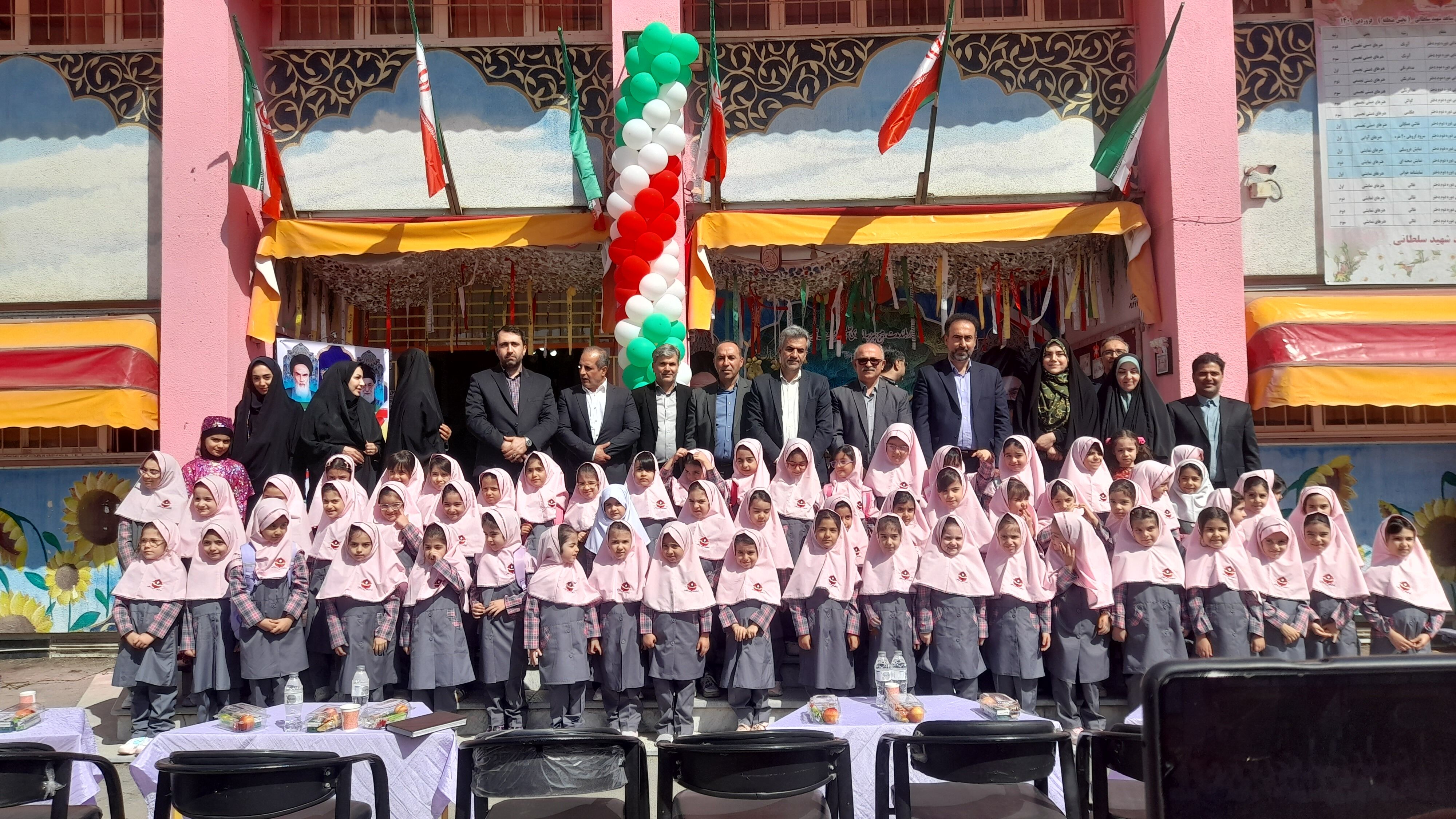 جشن شکوفه‌ها لبخند کودکان شور آغاز یادگیری