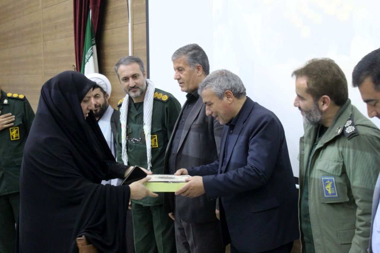 تجلیل از کارآفرینان ملکان در آیین هفته بسیج