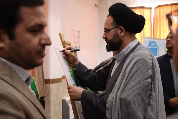 رونمایی از پوستر نخستین جشنواره داستان‌نویسی روستا در روستای گردکوه شهرستان مهریز 