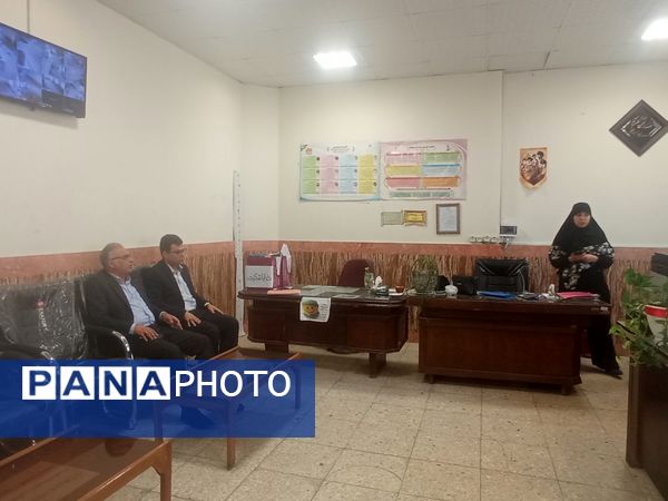 بازدید مدیر اداره ناحیه یک از دبیرستان گلشن آزادی