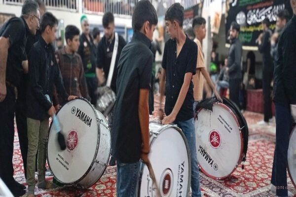 عزاداری شب هشتم ماه محرم در شهر بار 