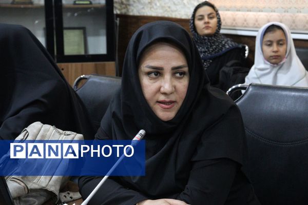 جلسه مراقبان و سفیران سلامت در آموزش و پرورش منطقه 14 تهران با حضور مسئولان اداره‌کل شهر تهران