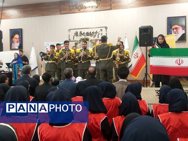 آیین نواختن زنگ ملی مبارزه با استکبار ستیزی در دبیرستان دخترانه متوسطه دوره اول توحید 