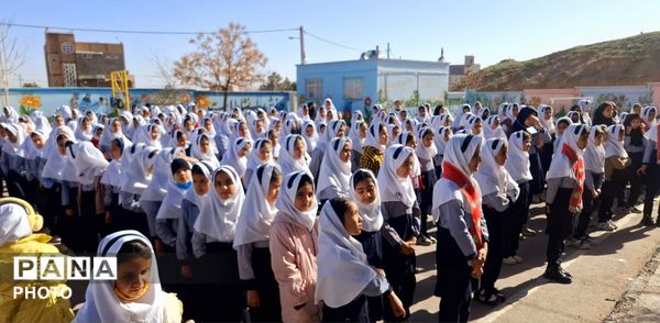 تقدیراز مربی پرورشی مدرسه فاطمه الزهرا(س) در هفته امور تربیتی