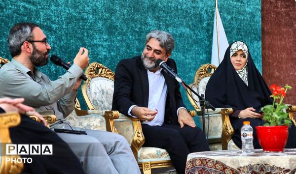  محفل شاعران آیینی در غرفه فرهنگسرای خاوران در مهمانی ۱۰ کیلومتری غدیر