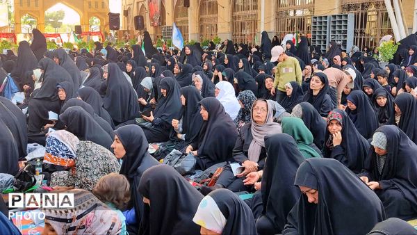 روز عرفه ، روز توبه و بندگی در گلستان شهدای نجف آباد
