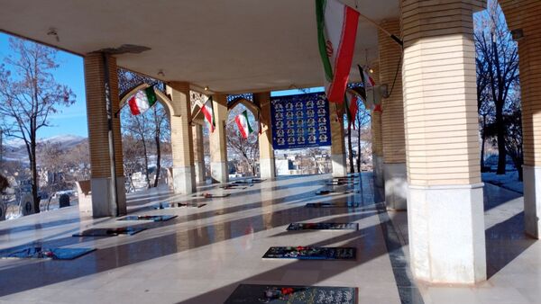 مراسم غبار روبی و عطر افشانی گلزار شهدا شهر سورشجان به مناسبت دهه فجر