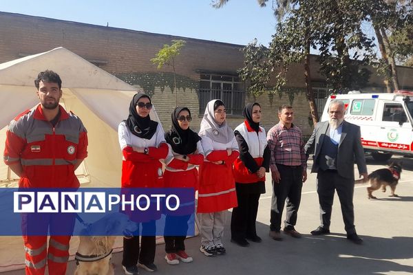 برگزاری افتتاحیه «هفته پدافند غیرعامل » در دبیرستان ماندگار مدرس ناحیه دو شهرری 