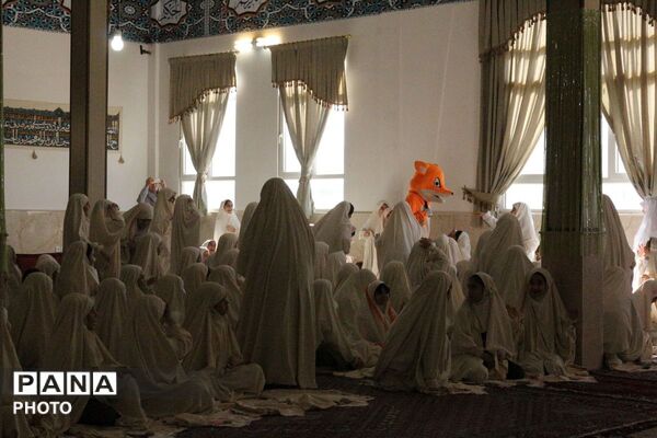 آغاز مسیر بندگی؛ جشن تکلیف دانش‌آموزان دختر فیروزکوهی