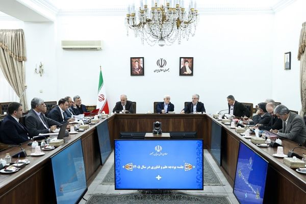 کارگروه‌هایی برای رسیدگی به وضعیت معیشتی اساتید تشکیل شده است