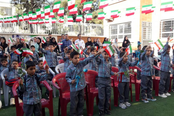 جشن شکوفه‌ها در دبستان آذر صابر ناحیه ۴ شیراز 