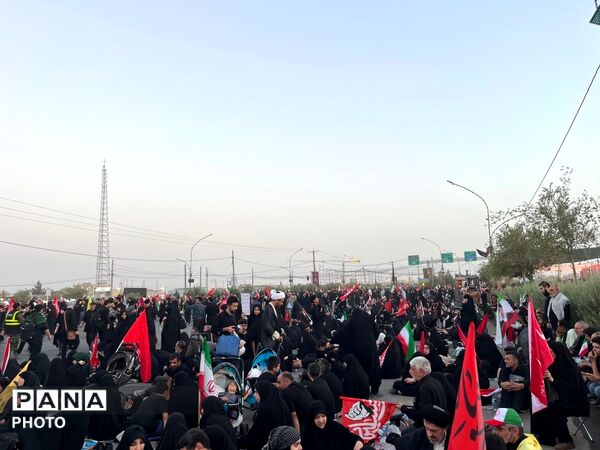 حضور پرشور مردم در وداع و تشییع رهبر انقلاب 