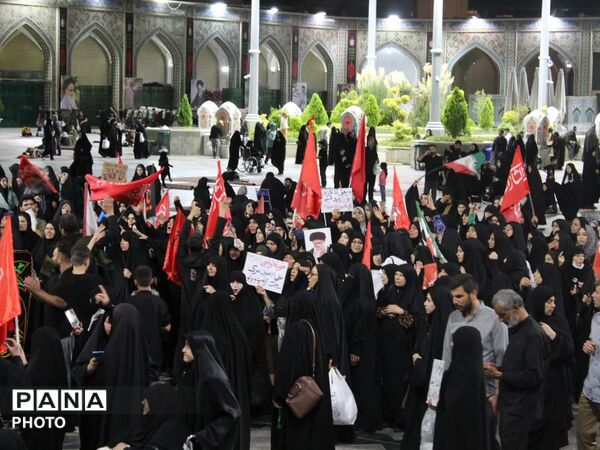 صحن‌های حرم رضوی سرخ‌پوش از پرچم‌های خون‌خواهی شد