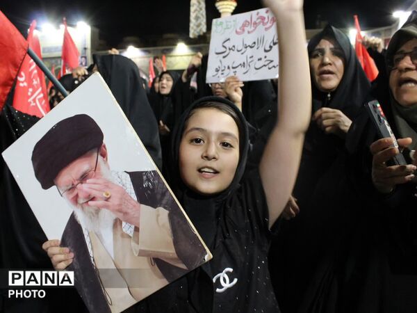 صحن‌های حرم رضوی سرخ‌پوش از پرچم‌های خون‌خواهی شد