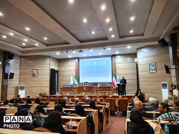 تجلیل از معلمان نمونه شهرستان کاشمر