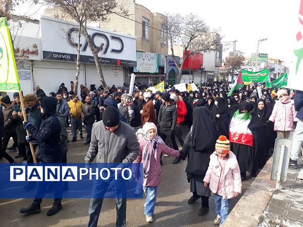 جلوه‌هایی از حماسه آفرینی مردم شیروان در راهپیمایی ۲۲ بهمن 