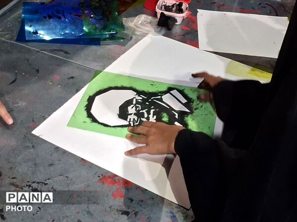تابلو هایی بر آسمان؛ سخنانی از دل مردم تا عکس رهبری