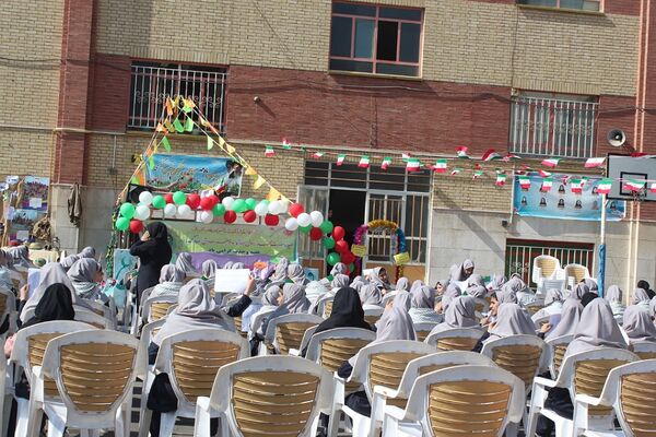 اولین جشن جوانه‌ها در مدرسه نشاط بهارستان‌2