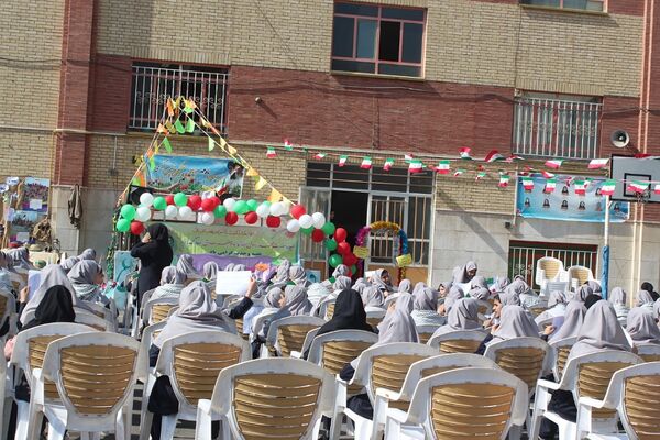 اولین جشن جوانه‌ها در مدرسه نشاط بهارستان‌2