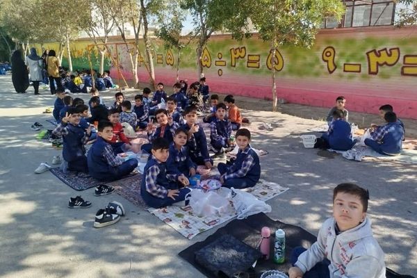 صبحانه سلامت در مدرسه مبین شهرستان شیروان