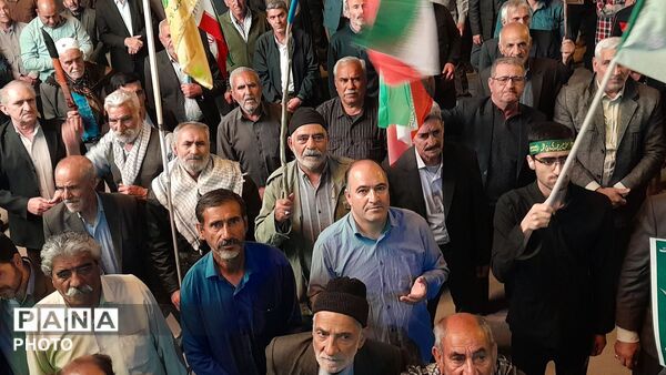 موج نود و چهار حضور مردم در تجمعات نورآباد در حمایت از رهبری