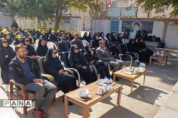 آیین گرامیداشت هفته بهداشت روان و تقدیر از همیاران مشاور در دبیرستان دخترانه رضوان برگزار شد
