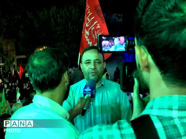 طنین نوای مذهبی در صدوهشتادونهمین شبِ گردهمایی در حسینیه امام خمینی نیشابور
