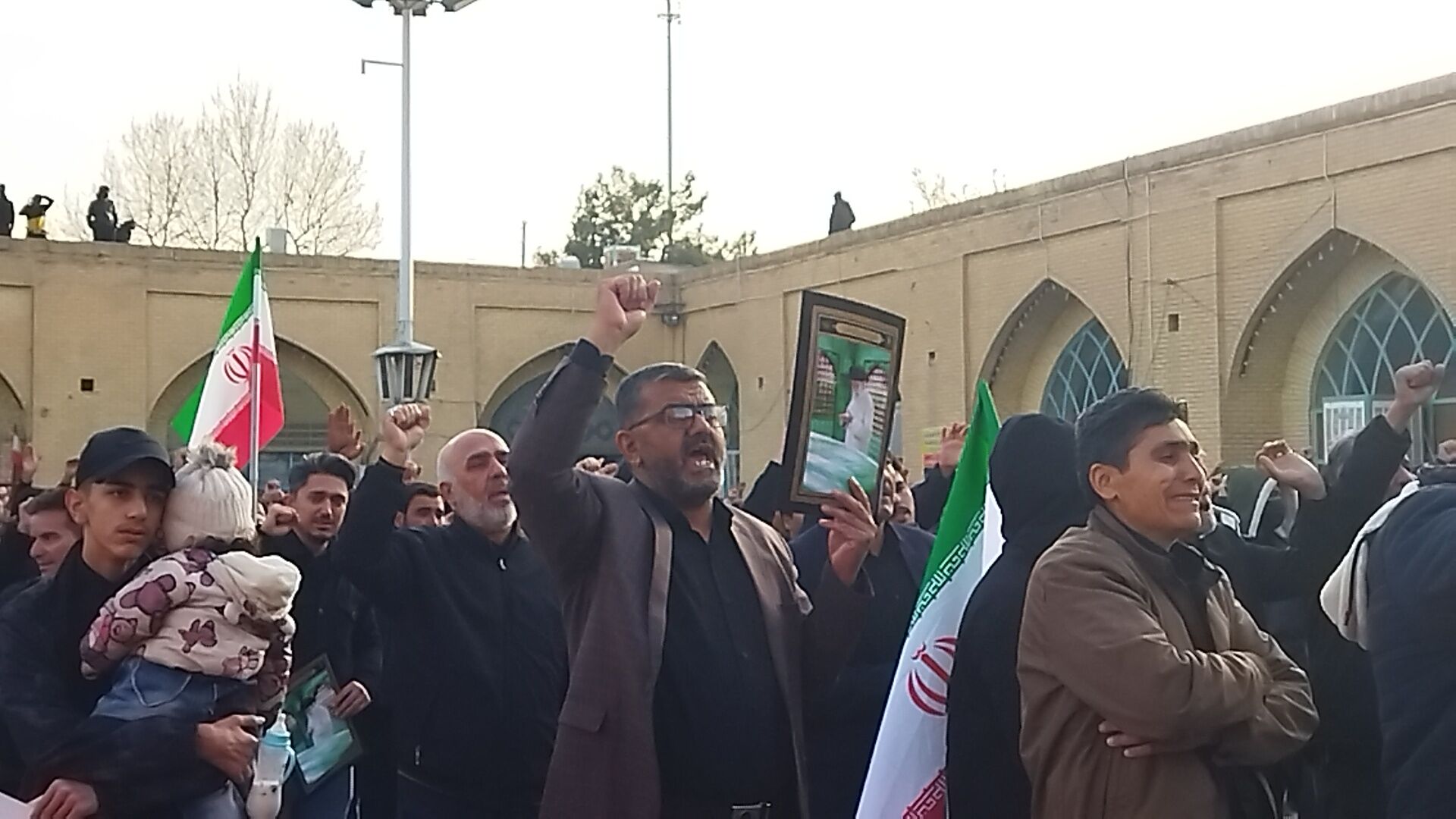 شهر نیشابور مشکی پوش شدـ۳