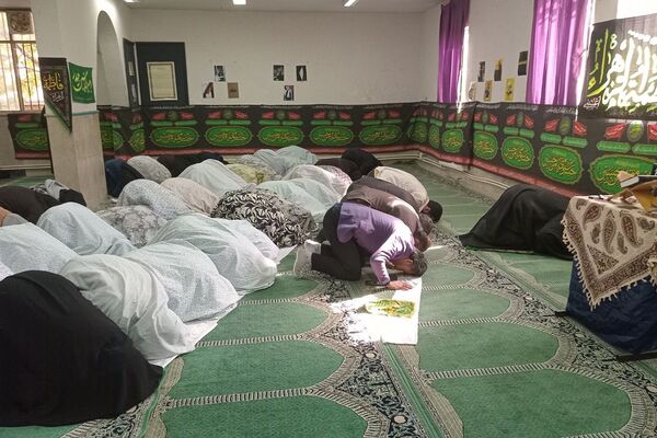  زنگ نماز در هنرستان آفرینش پردیس با حضور امام جمعه و مدیر آموزش و پرورش