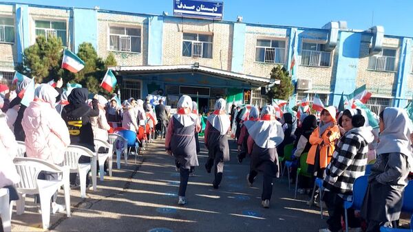 آیین نواختن زنگ استکبار ستیزی در دبستان صدف ناحیه ۶