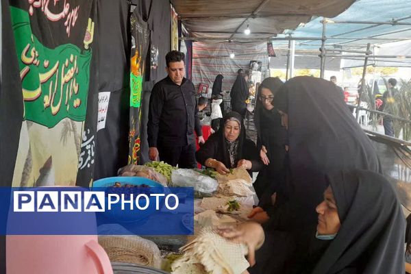 خدمت‌رسانی دانش‌آموزان و فرهنگیان شهرستان اسلام آباد غرب در مواکب اربعین حسینی