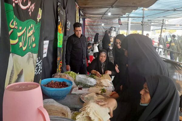 خدمت‌رسانی دانش‌آموزان و فرهنگیان شهرستان اسلام آباد غرب در مواکب اربعین حسینی