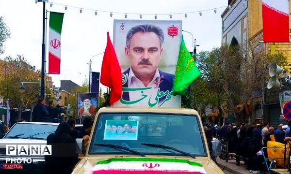 تشییع پیکر شهید مردمی جنگ‌رمضان‌ محرمعلی‌خالقی بر روی دستان مردم شهیدپرور زنجان‌‌