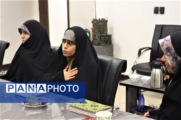 محفل شعر بانوان «رحیل» ویژه کودکان شهید 