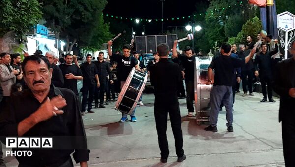 شبی دیگر از مراسم عزاداری شب‌های دهه اول محرم در شهرستان درگزین با حضور هیات عزاداران