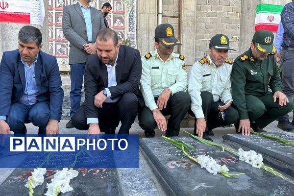 غبارروبی مزار شهدا در امام زاده حسن(ع) نسیم‌شهر