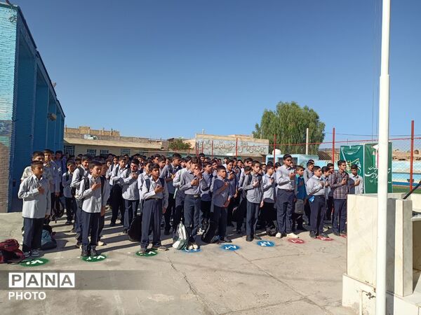 آغاز سال تحصیلی در مدرسه دکتر حسابی ۲ با شور و نشاط دانش‌آموزی