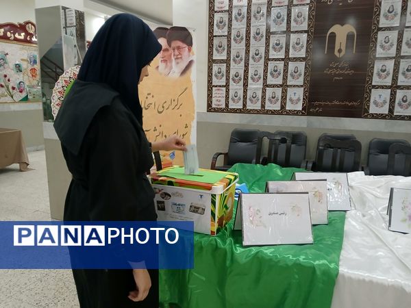 انتخابات شورای دانش اموزی در دبیرستان مهشید مصلی نژاد