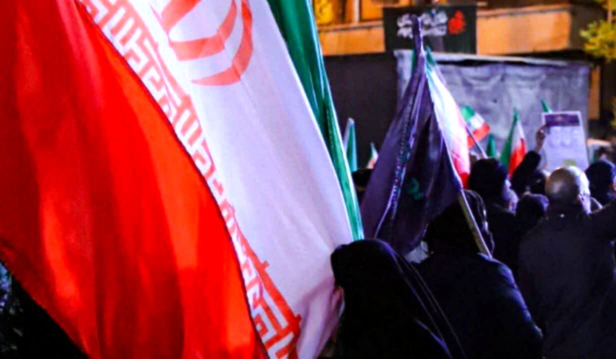 سرخی پرچم، گرمای حضور