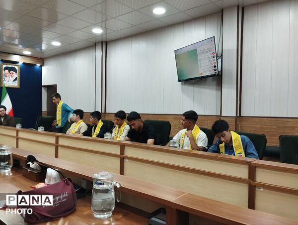 نشست صمیمی اعضای شورا و مجمع دنش آموزی قم با مدیرکل آموزش و پرورش استان