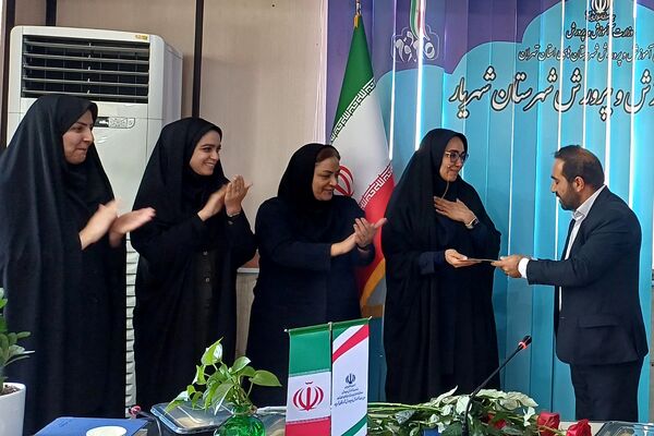 تقدیر از مراقبین سلامت و ارگان‌های مرتبط با حوزه سلامت در اداره آموزش و پرورش شهریار 