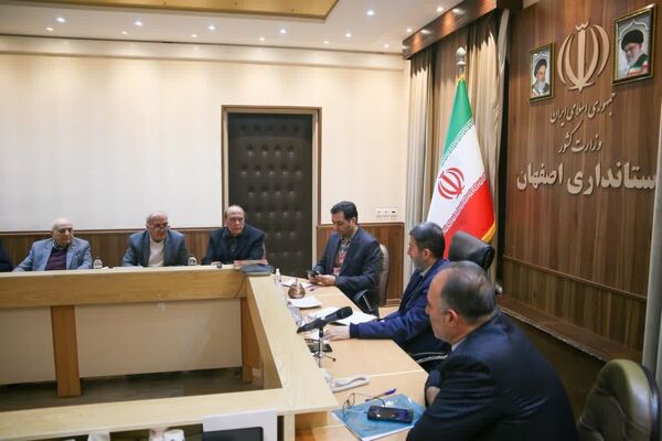 نشست خیرین مدرسه‌ ساز استان اصفهان با استاندار