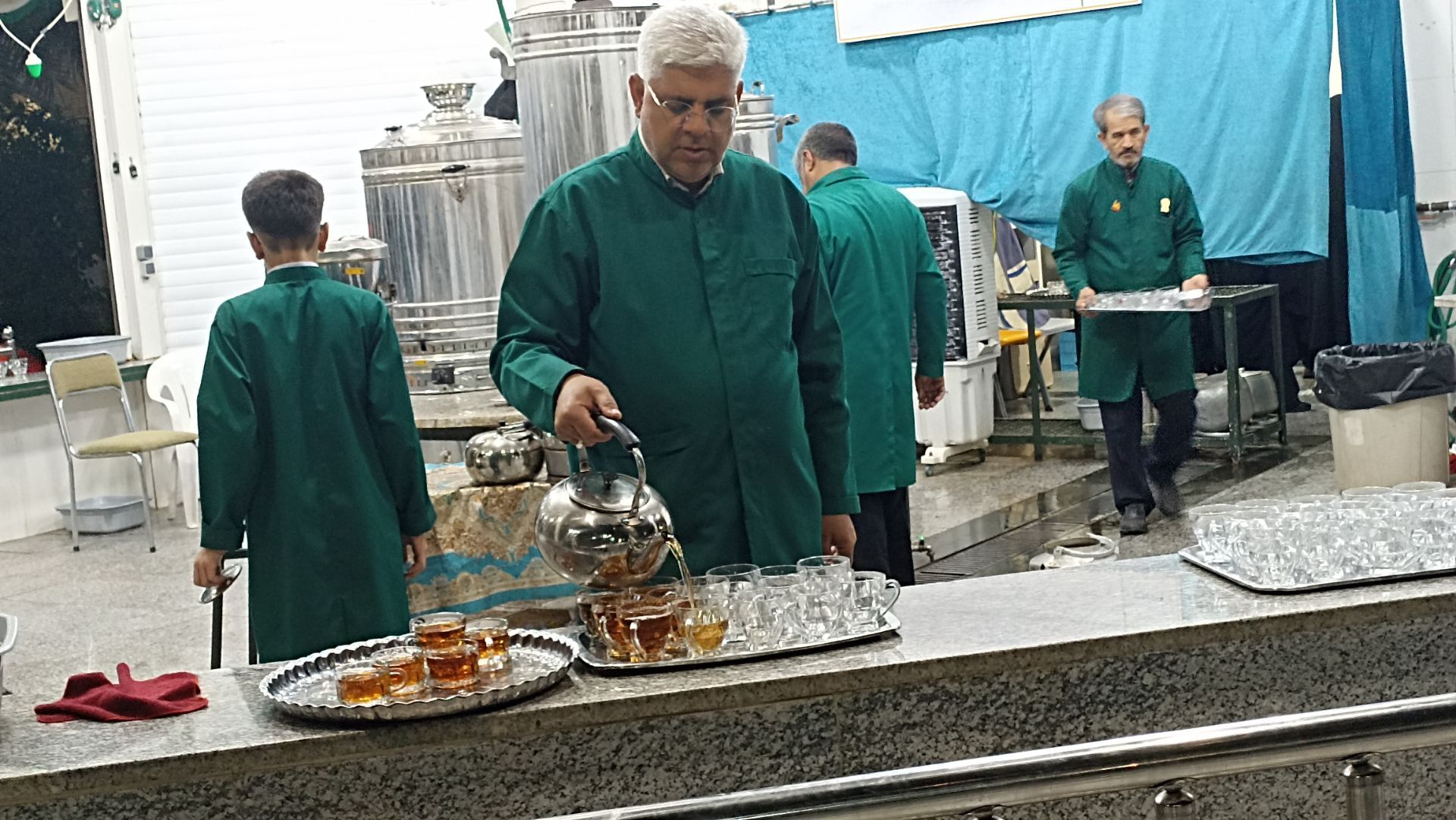 حال و هوای چایخانه حضرت معصومه(س)،در صحن و سرای حرم امامزاده حسین ابن موسی الکاظم(ع)شهر طبس