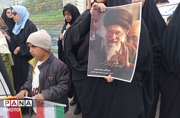 قیام معلمان و دانش‌آموزان شهرستان جعفرآباد برای خونخواهی امام شهید