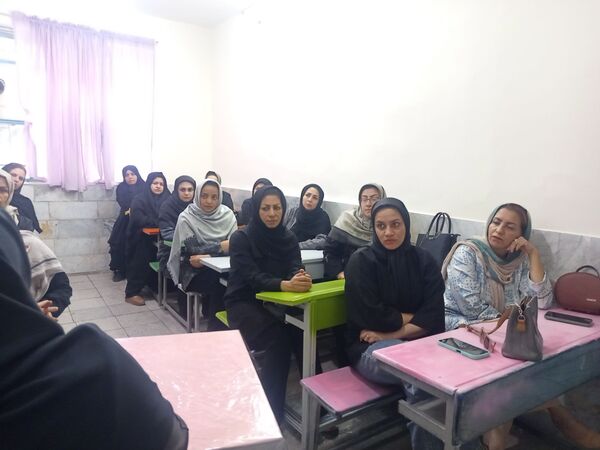 اولین جلسه انجمن اولیا در دبستان سمیه 