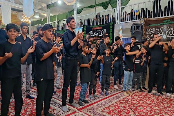 مراسم عزاداری آقا ابا عبدالله الحسین (ع) در شب عاشورا حسینی در شهر بار 