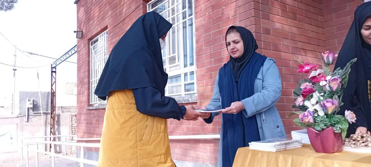 تجلیل از دانش آموزان چادری دبیرستان مادرمهربان خلیل آباد